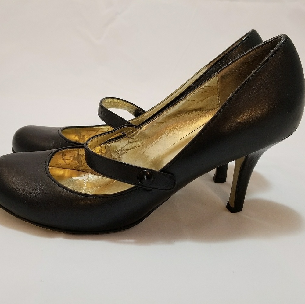 Round toe Mary Jane heels