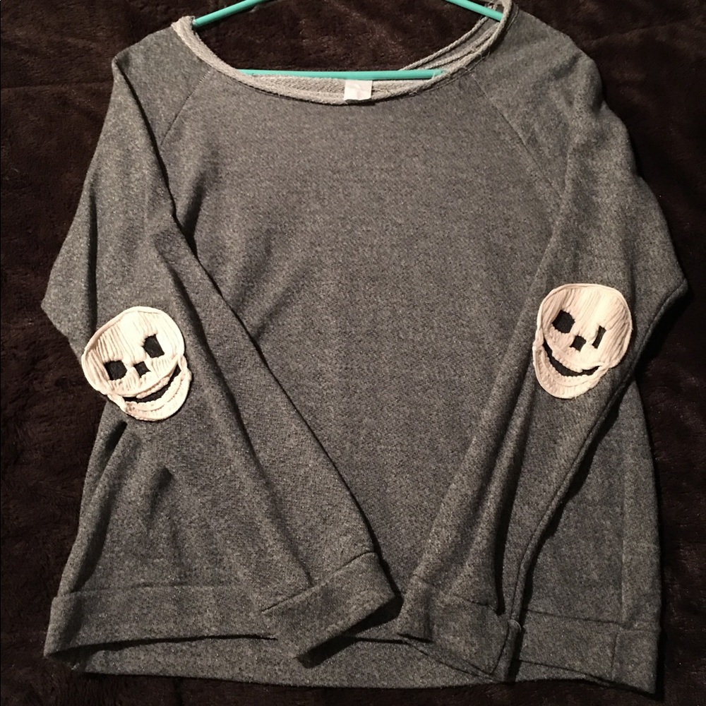 Thin super cute skull sweater