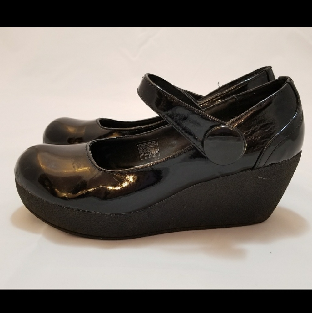 Patent leather wedge heels