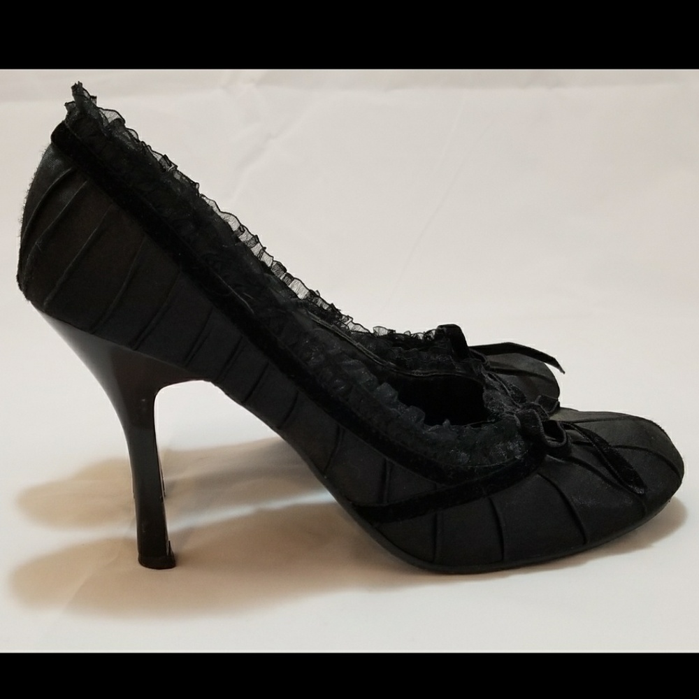 Satin and velvet ribbon heels