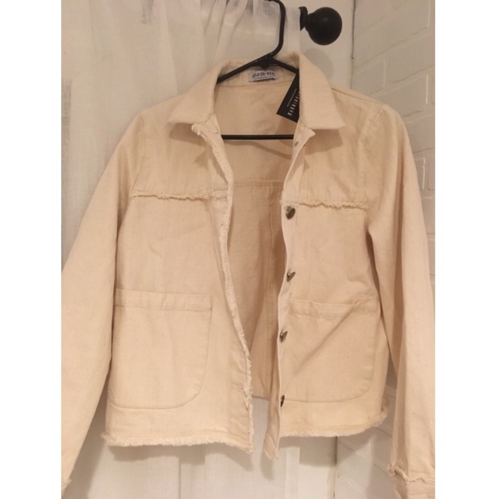 Cream old school denim jacket🌼