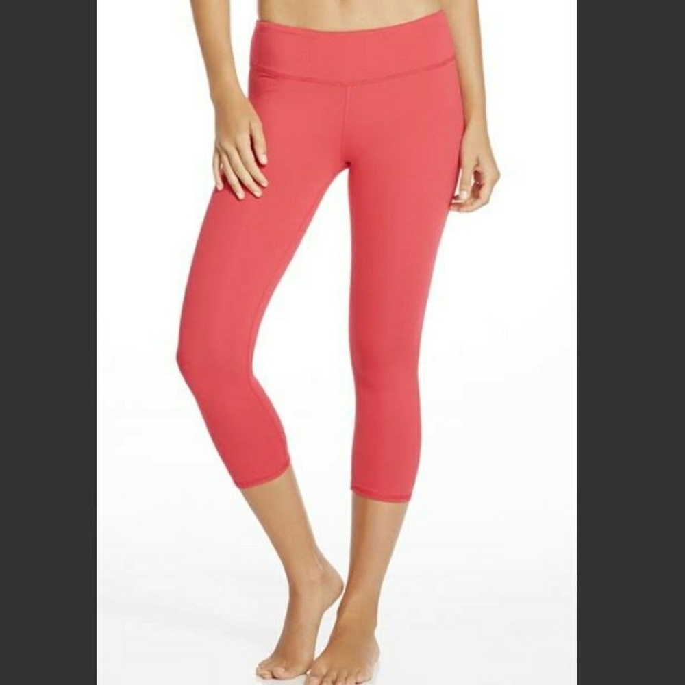 Fabletics Salar Capri Hot Pink Leggings