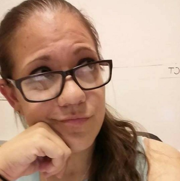 Meet your Posher, Kimberly - Picture 2 of 2