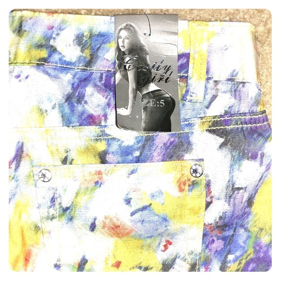 Multicolor shorts with rhinestones - Picture 3 of 5