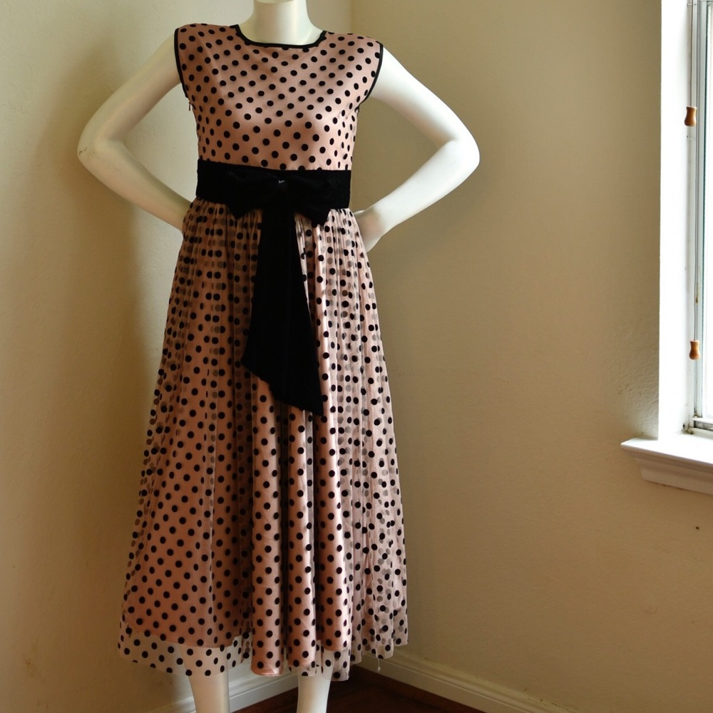 Custom Stitch Peach net with black dots