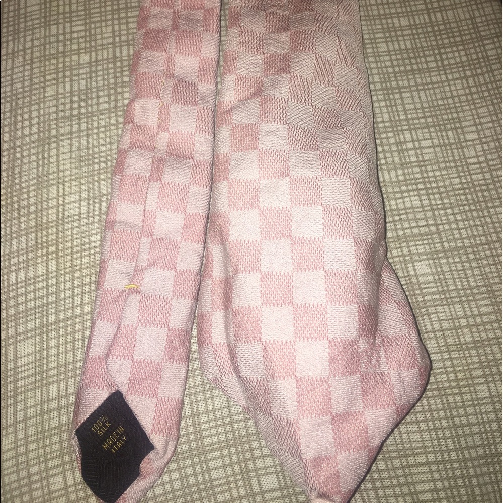 Louis vuitton pink tie