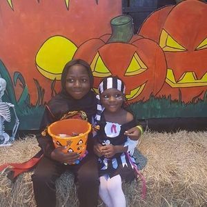 Meet your Posher, Markela