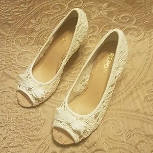 White laced wedges size 81/2