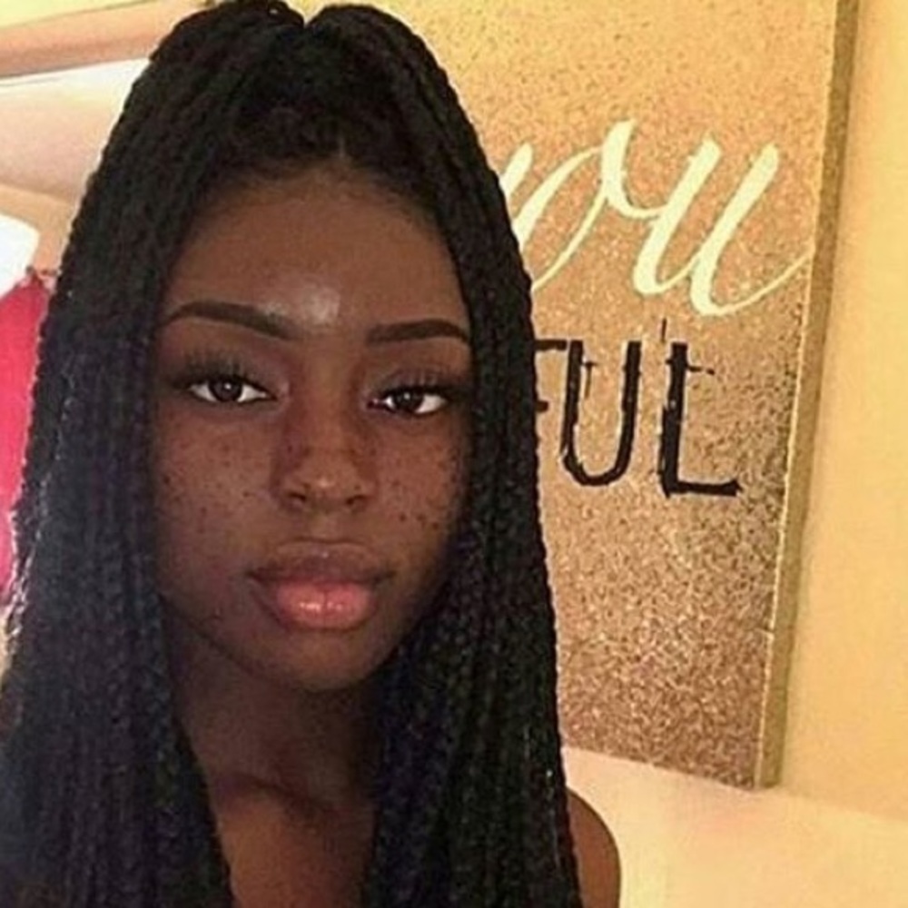 Meet your Posher, Nicole