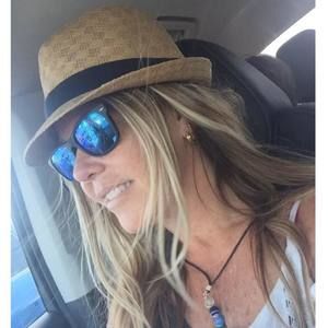 Meet your Posher, Carolina