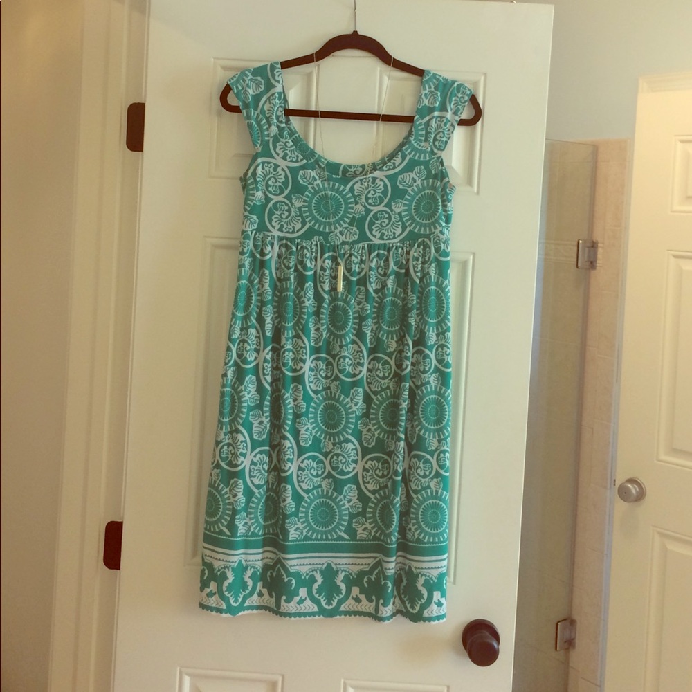 Donna Morgan green dress size 6 w/ pockets