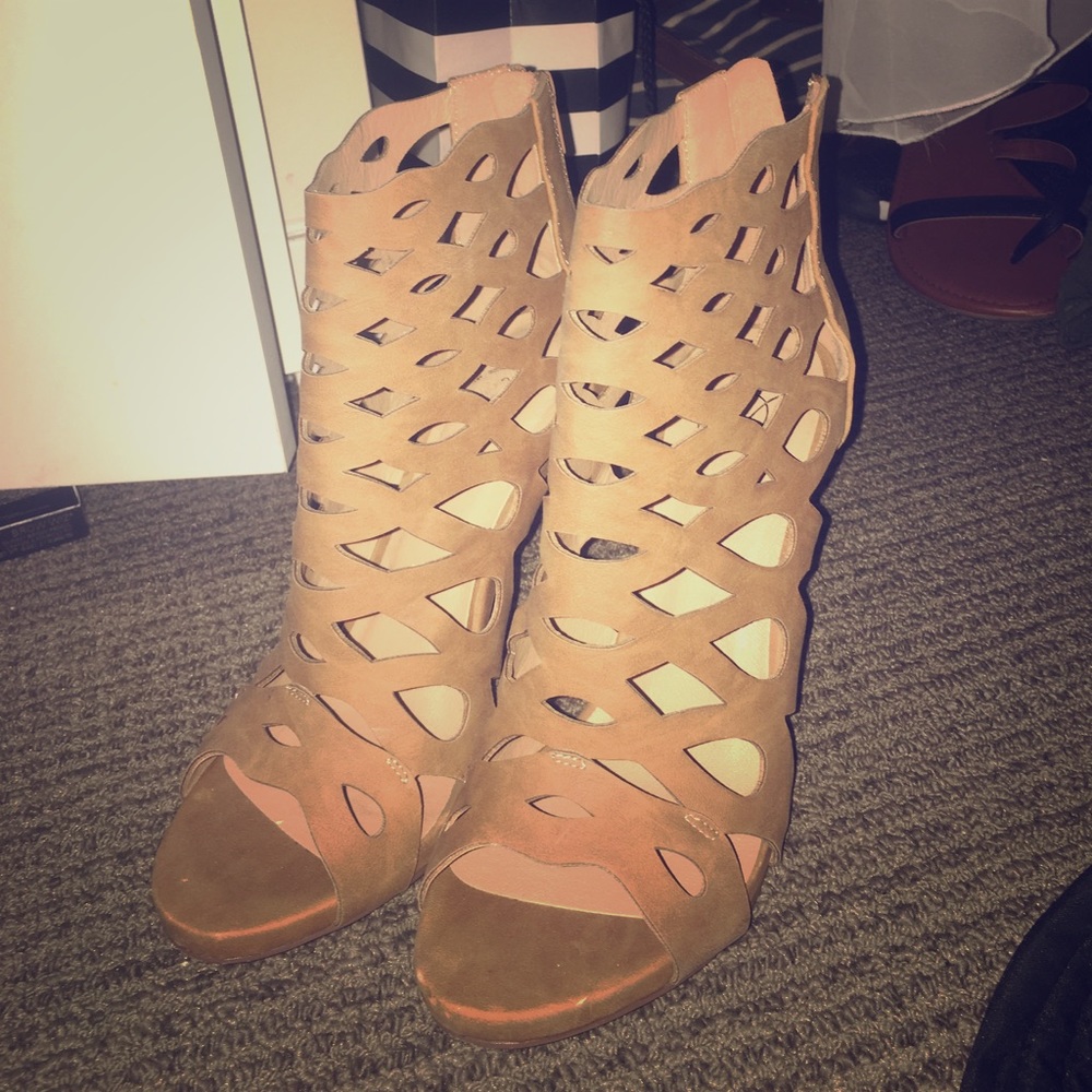 6 1/2 tan heels