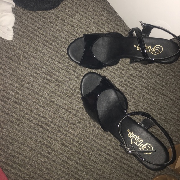 Black heels - Picture 3 of 4