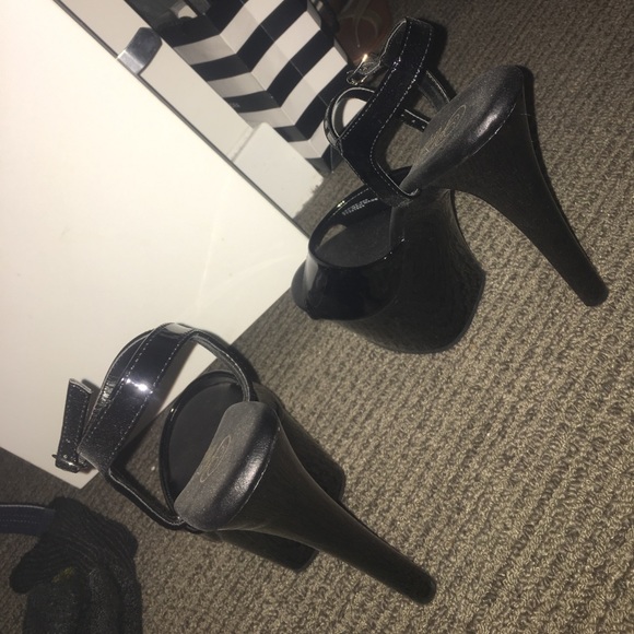 Black heels - Picture 4 of 4