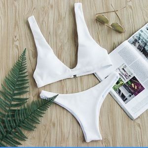 Textured design plunge neck bikini