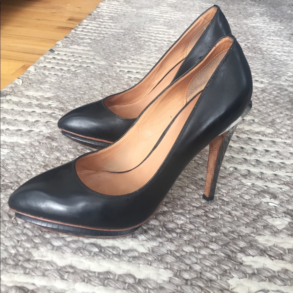 LAMB lightly worn 7 1/2 size stilettos!