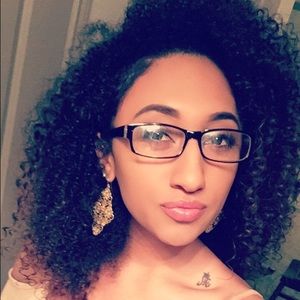 Meet your Posher, Elissa