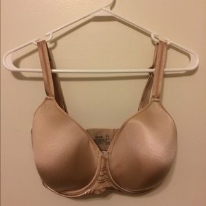 Chantelle bra 3616 32H nude- never worn