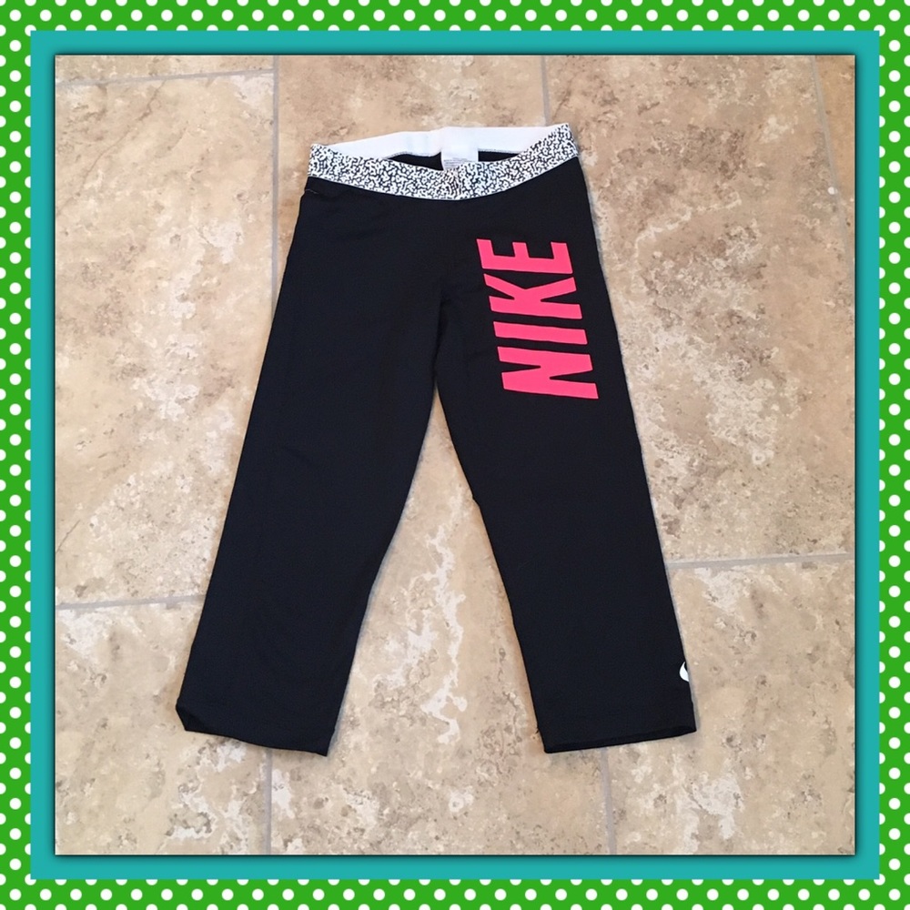Nike Pro Legging Capri Black Small