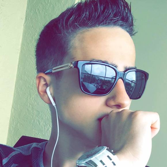 Meet your Posher, Max - Picture 1 of 1