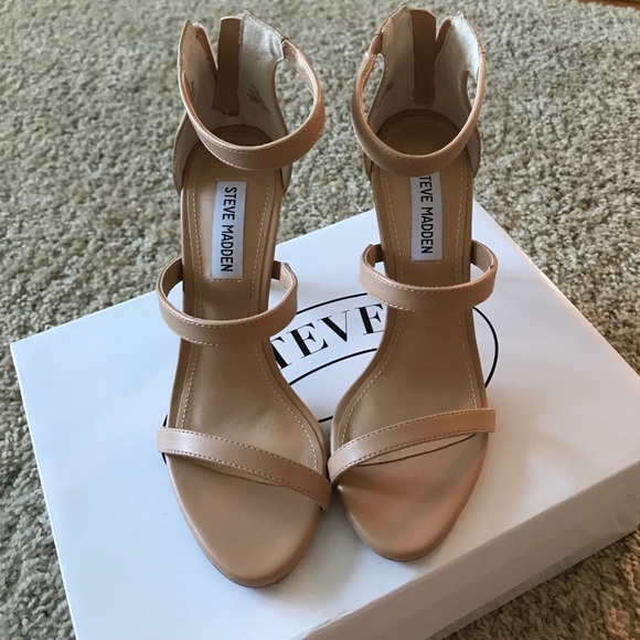 Steve Madden heeled sandals! - Picture 2 of 3
