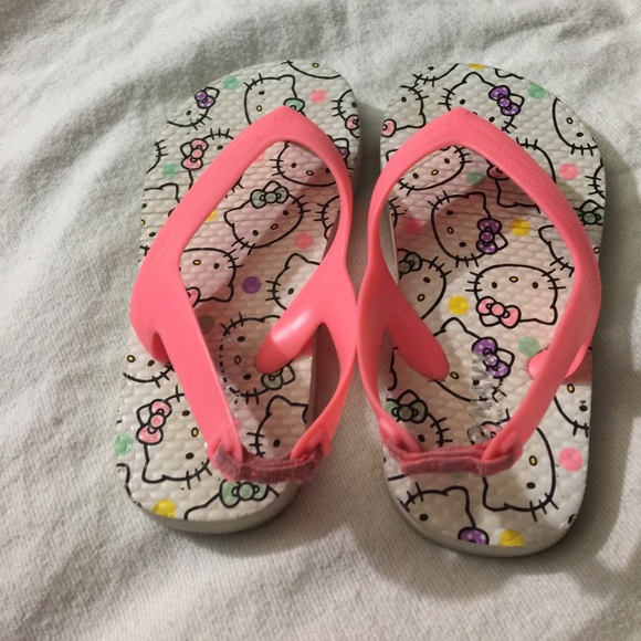 Old Navy Toddler Hello Kitty Sandals - Picture 3 of 4