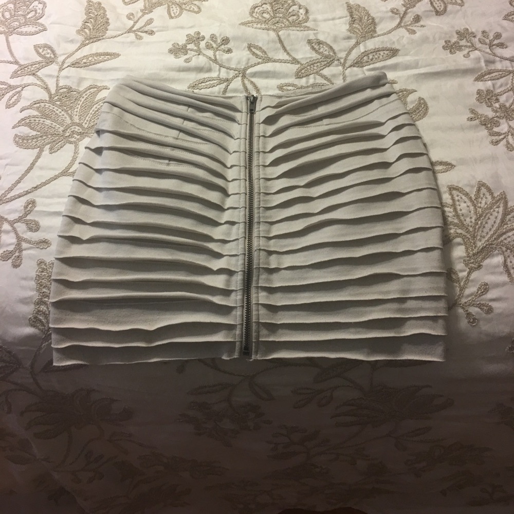 Party skirt with zipper