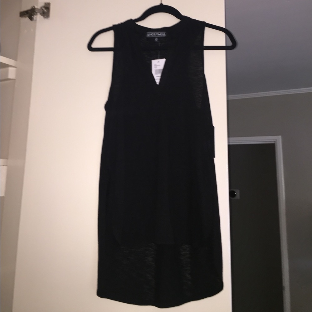 Black seeveless tunic