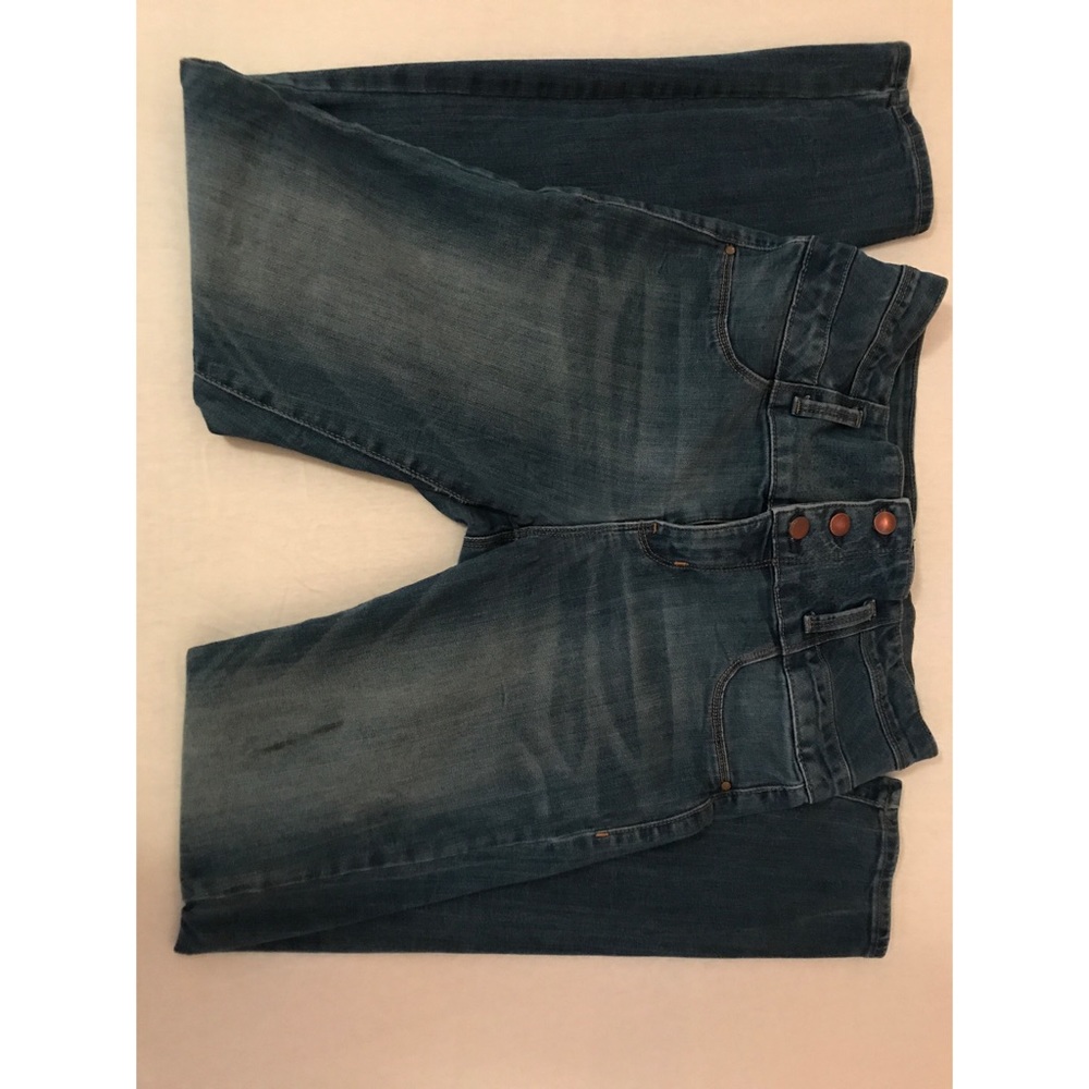 High waisted jeans