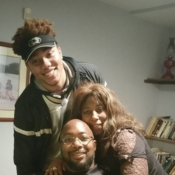 Meet your Posher, Demetris - Picture 1 of 1