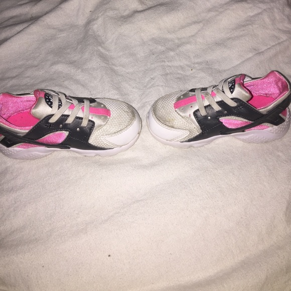 Pink and white Toddler Nike Huaraches - Picture 3 of 6