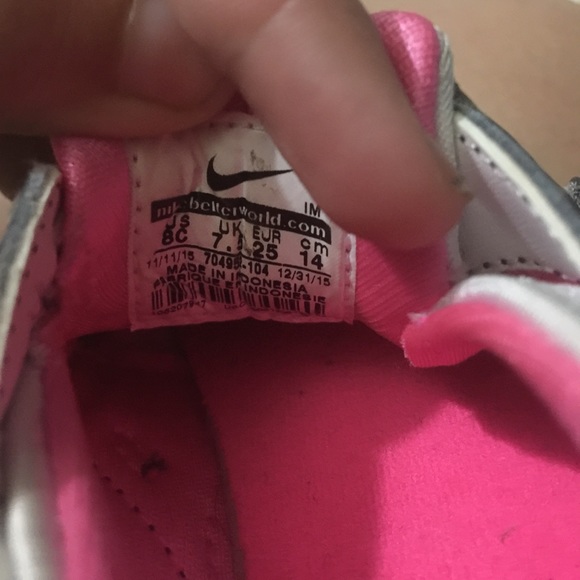 Pink and white Toddler Nike Huaraches - Picture 6 of 6