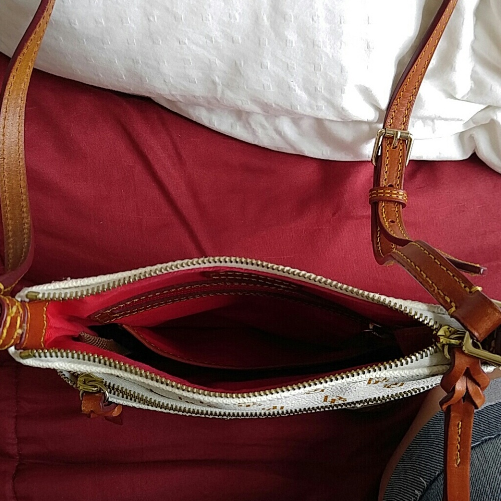Dooney & Bourke cross over bag. - Picture 2 of 3