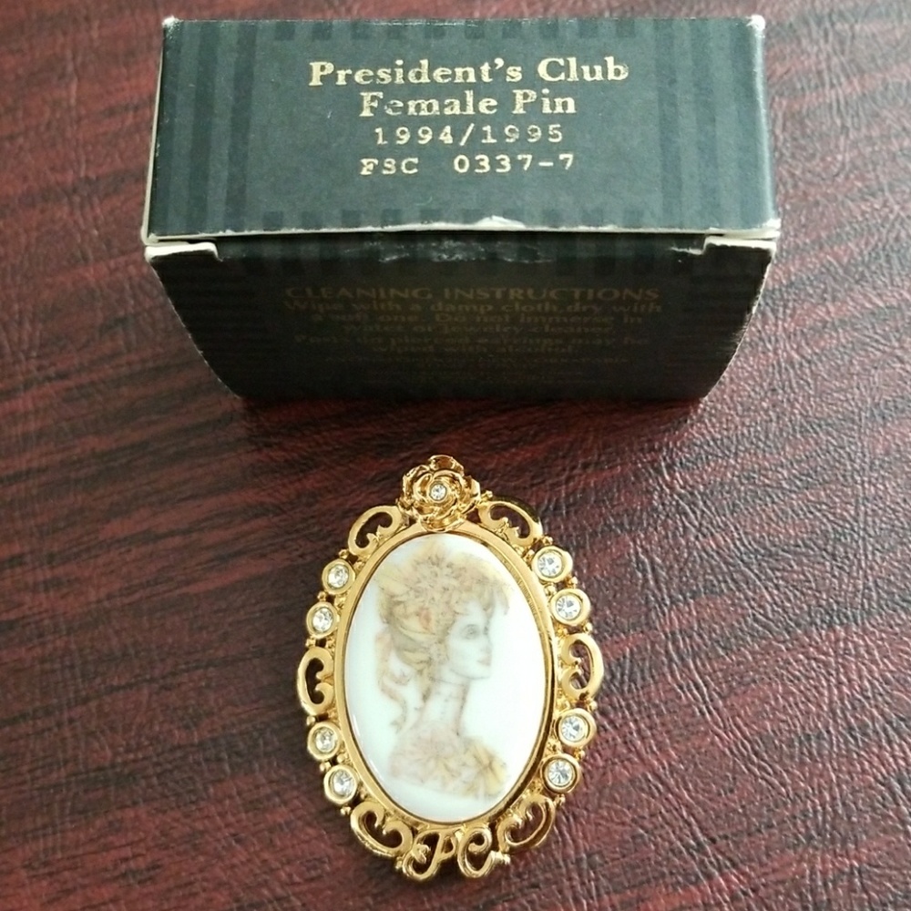 Vintage Avon President's Club Brooch - Picture 3 of 3