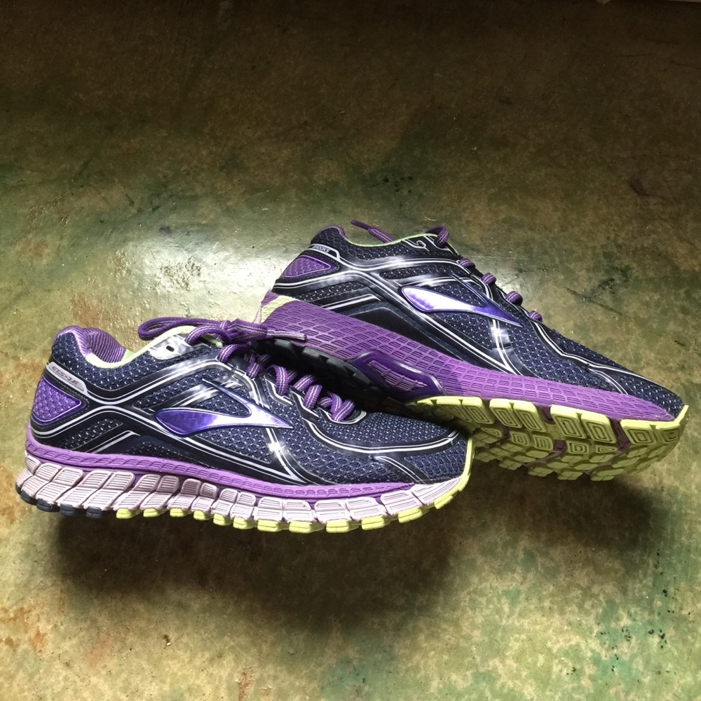 Brooks GTS 16