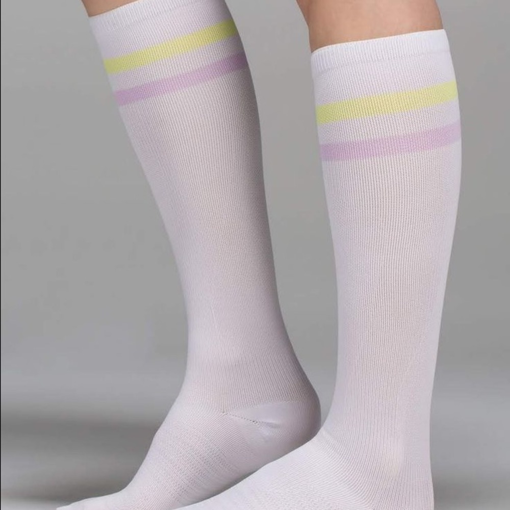 Lululemon keep it tight sock new firm on price