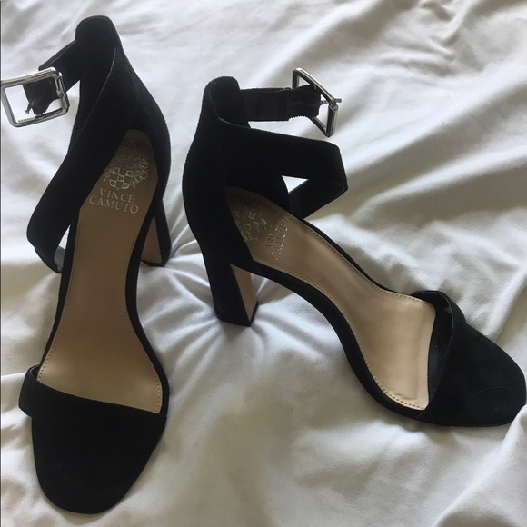 Black Vince Camuto heels - Picture 1 of 1