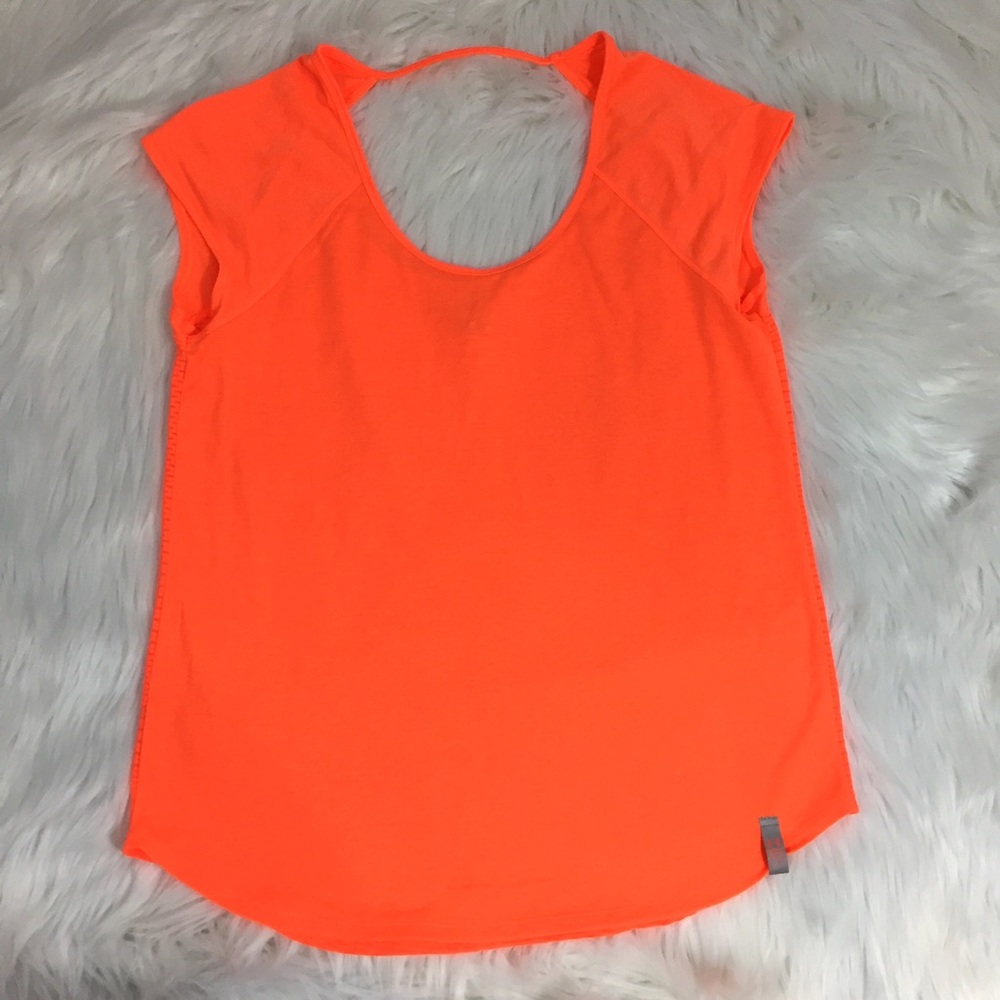 Under Armour heat gear semi fitted athletic top M