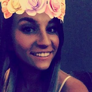 Meet your Posher, Caitlin