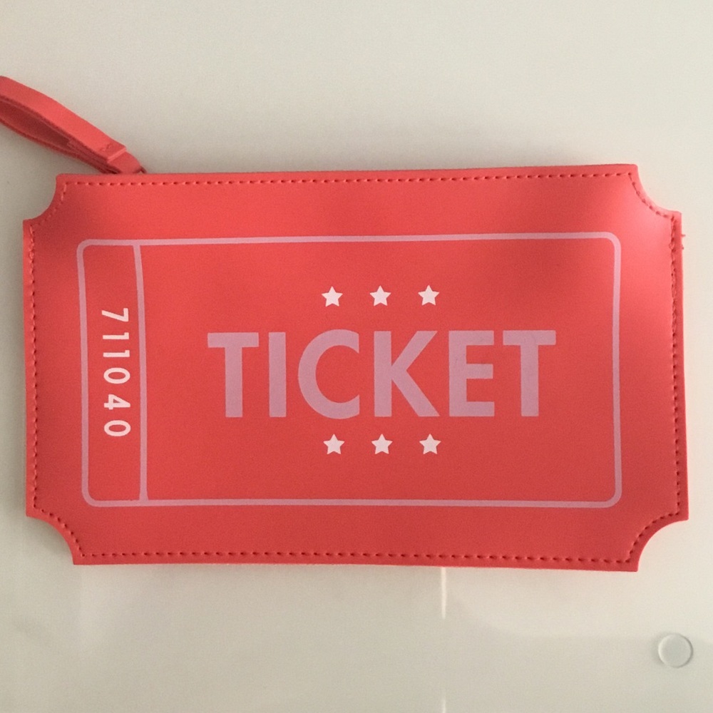 🌸FREE with purchase🌸 Ipsy Makeup Bag