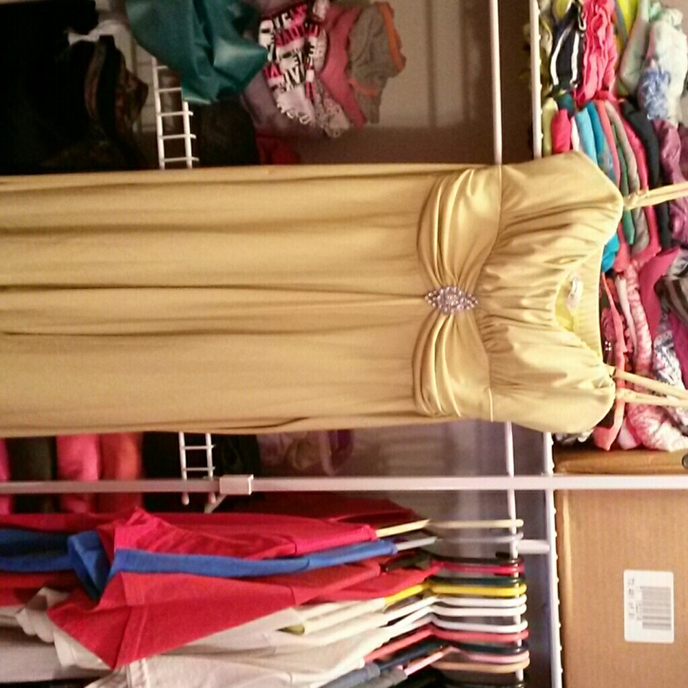A yellow dress