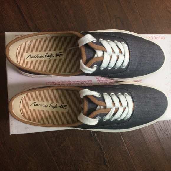 Tennis shoes - Picture 1 of 2