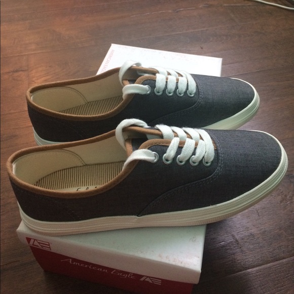 Tennis shoes - Picture 2 of 2