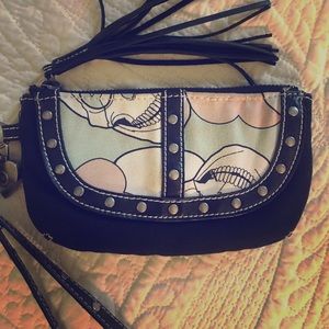 Skulls and heart wristlet