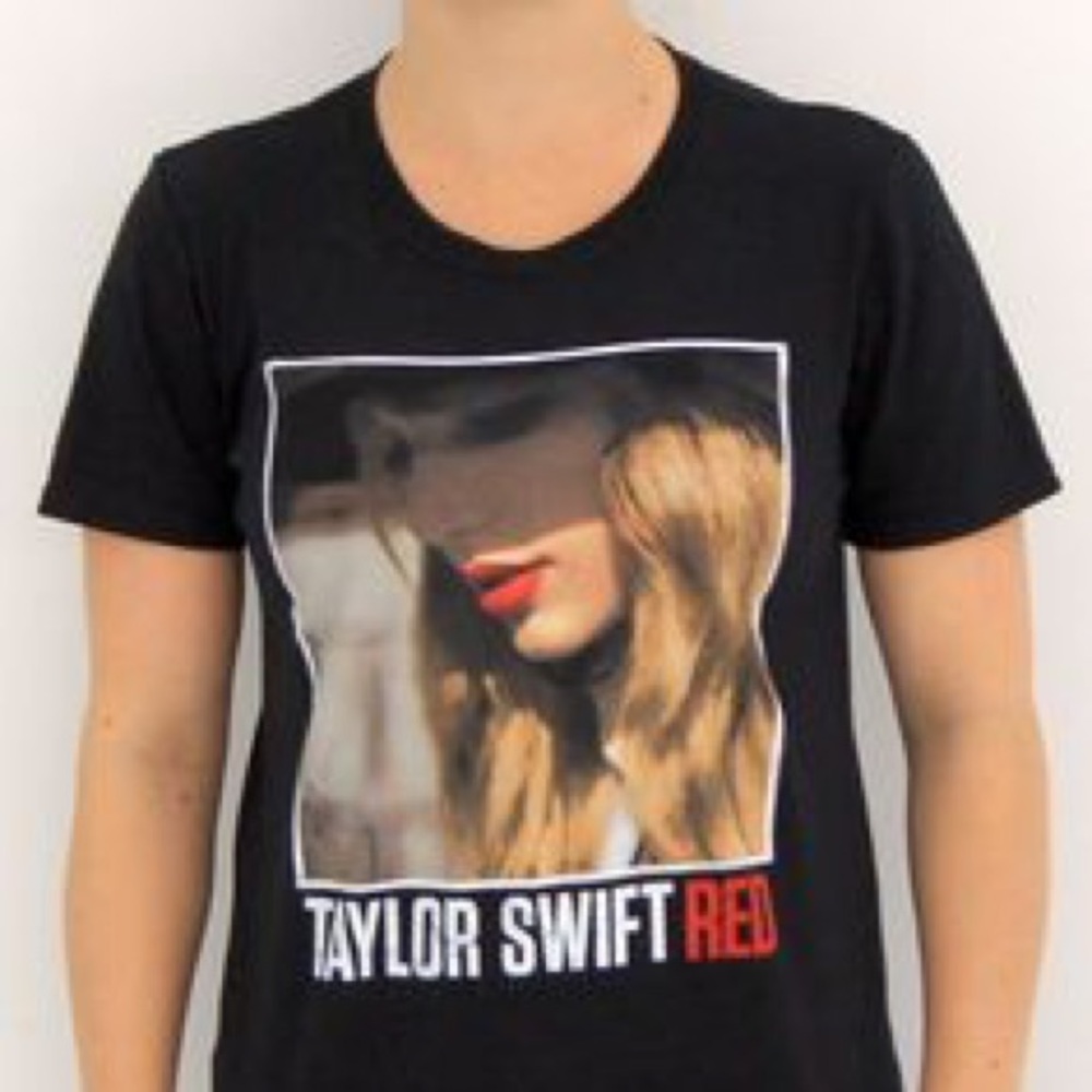 Taylor Swift RED Concert Tee in Black