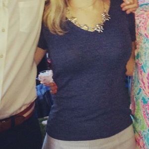 V-neck Gap Modern Tee