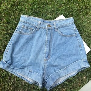 High Waisted light wash Shorts!!