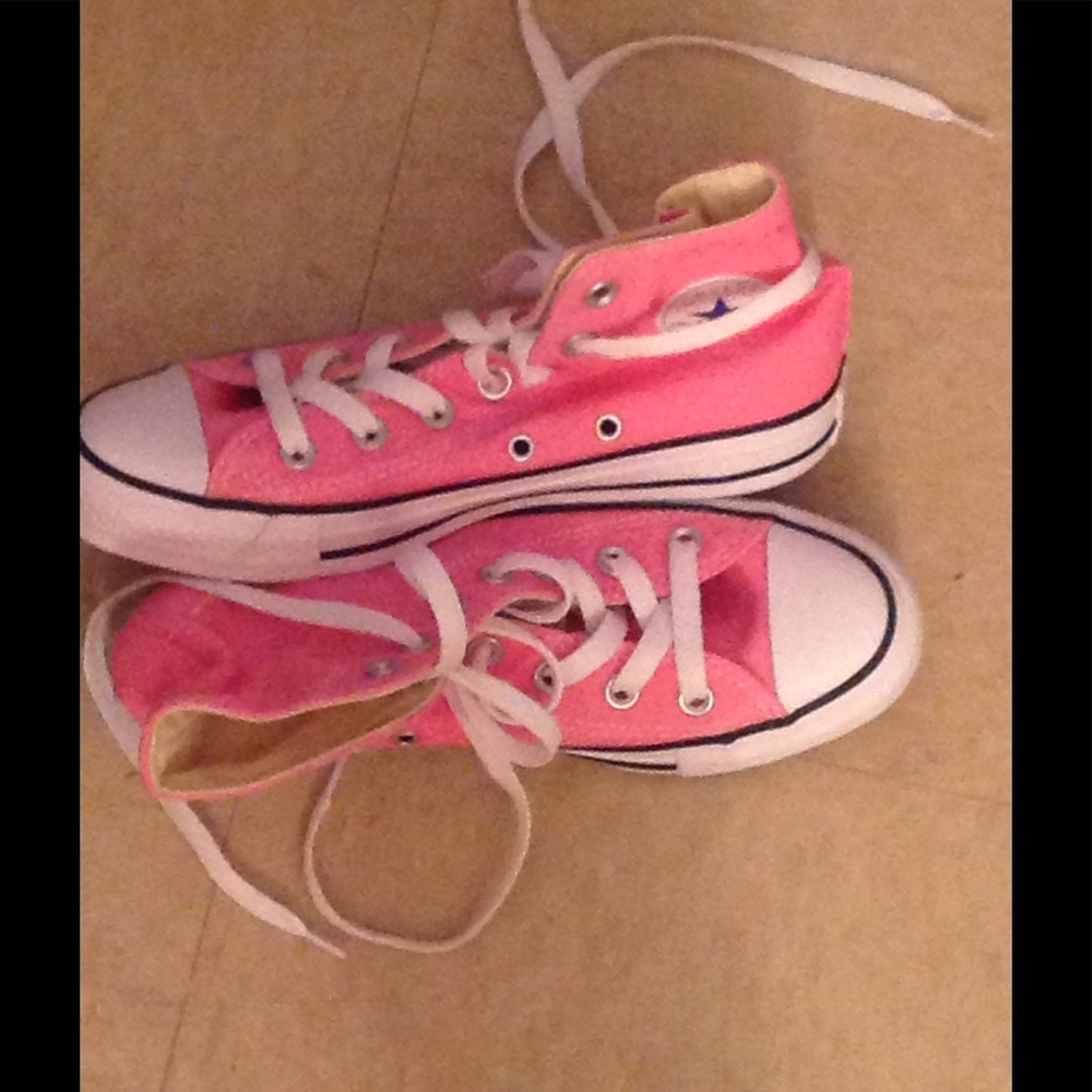 Pink unisex converse