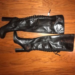 BRAND NEW! Vince Camuto leather lace up boots