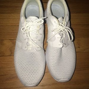 Nike Roche size 9 worn once